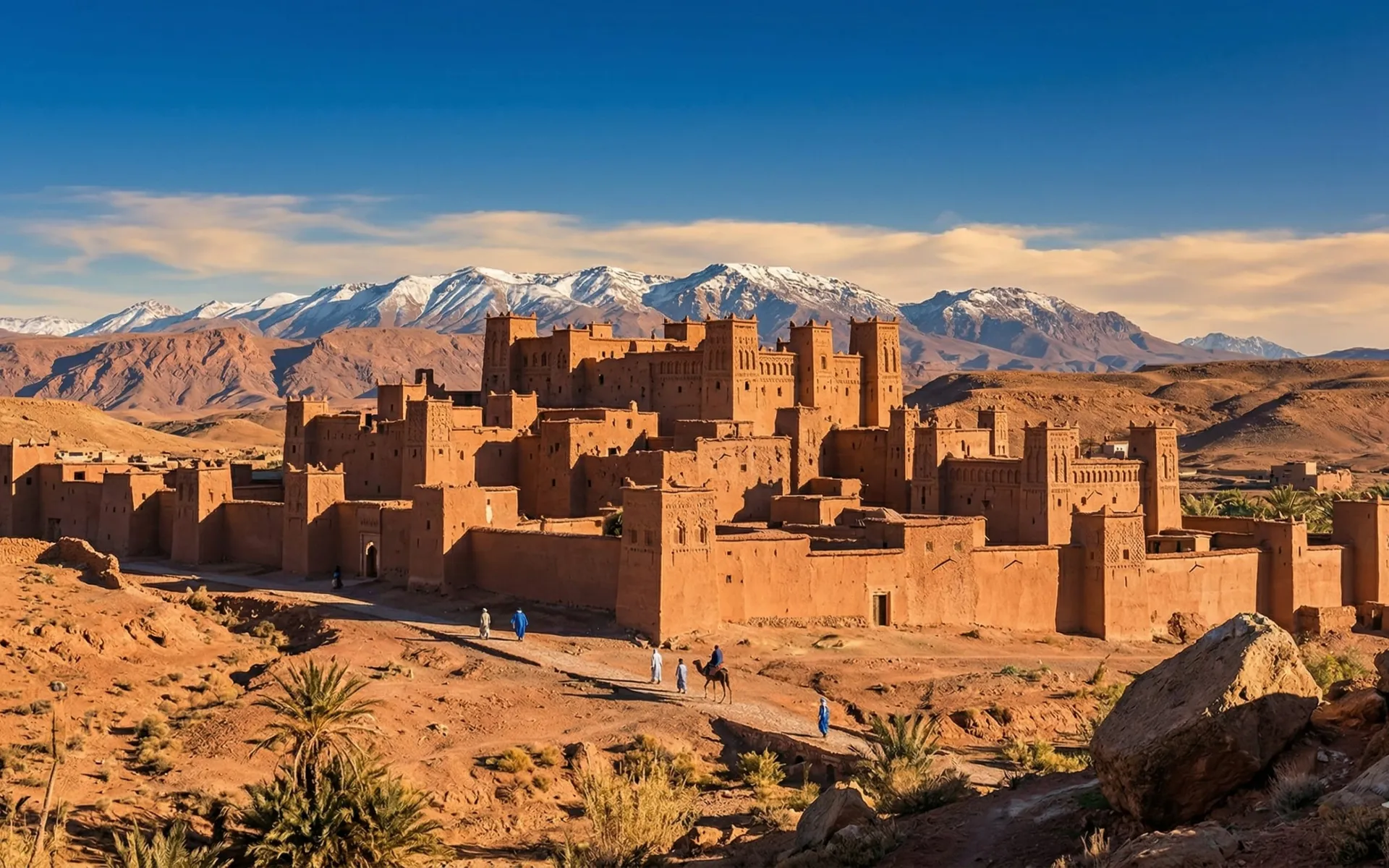 Kasbah en pisé au pied de l'Atlas, aux portes du désert marocain